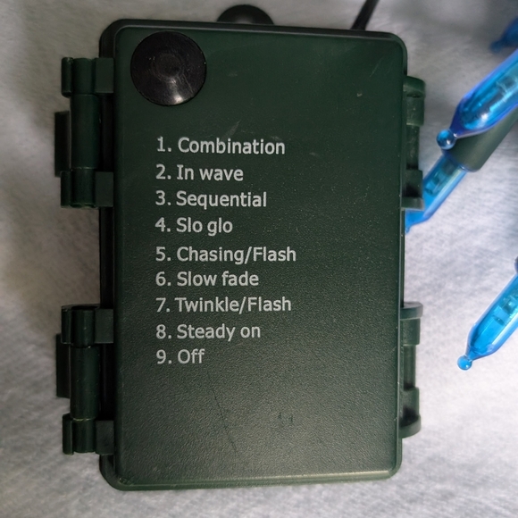 Christmas String Lights, 50-Count Green Wire Light Set, Battery Operated (EUC) - Picture 5 of 6